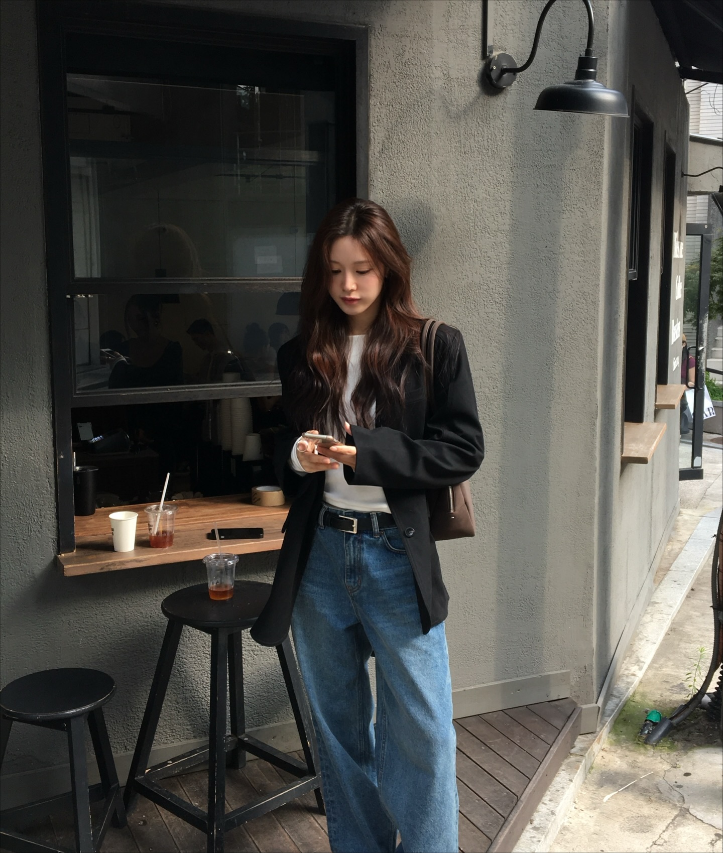 Áo blazer mặc với 4 item này là đẹp hoàn hảo: Thanh lịch từ công sở ra phố - Ảnh 7. Áo blazer mặc với 4 item này là đẹp hoàn hảo: Thanh lịch từ công sở ra phố - Ảnh 7.