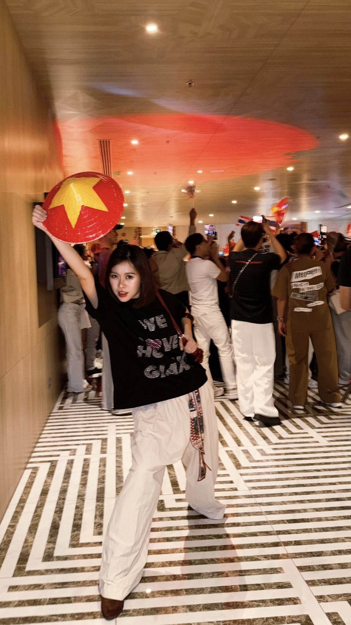 Dàn sao Việt sang Thái ủng hộ Hương Giang: Khí thế hừng hực trước thềm Chung kết Miss Universe!- Ảnh 3. Dàn sao Việt sang Thái ủng hộ Hương Giang: Khí thế hừng hực trước thềm Chung kết Miss Universe!- Ảnh 3.