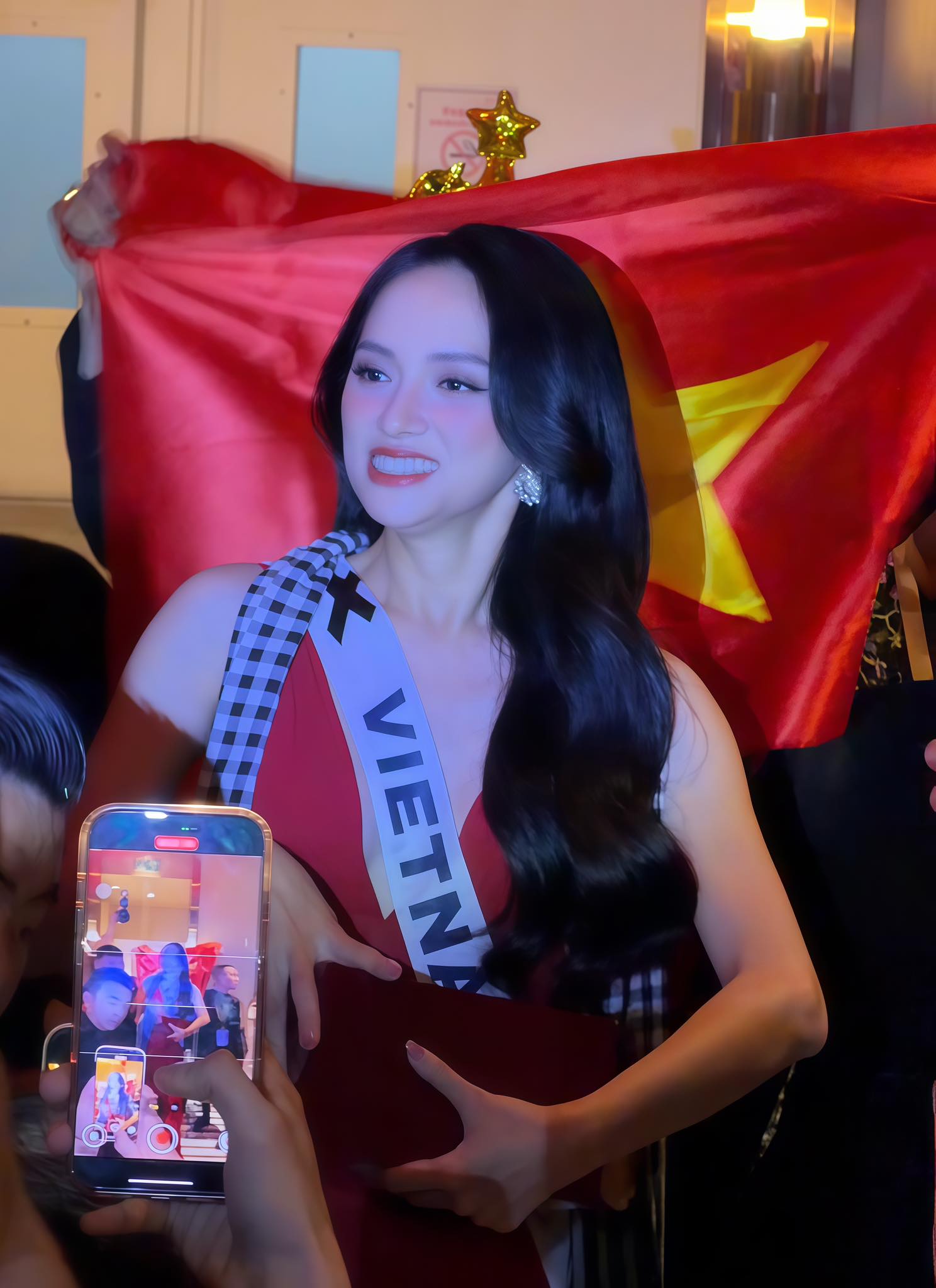 Dàn sao Việt sang Thái ủng hộ Hương Giang: Khí thế hừng hực trước thềm Chung kết Miss Universe!- Ảnh 4. Dàn sao Việt sang Thái ủng hộ Hương Giang: Khí thế hừng hực trước thềm Chung kết Miss Universe!- Ảnh 4.