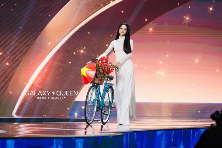 Dàn sao Việt sang Thái ủng hộ Hương Giang: Khí thế hừng hực trước thềm Chung kết Miss Universe!- Ảnh 10. Dàn sao Việt sang Thái ủng hộ Hương Giang: Khí thế hừng hực trước thềm Chung kết Miss Universe!- Ảnh 10.