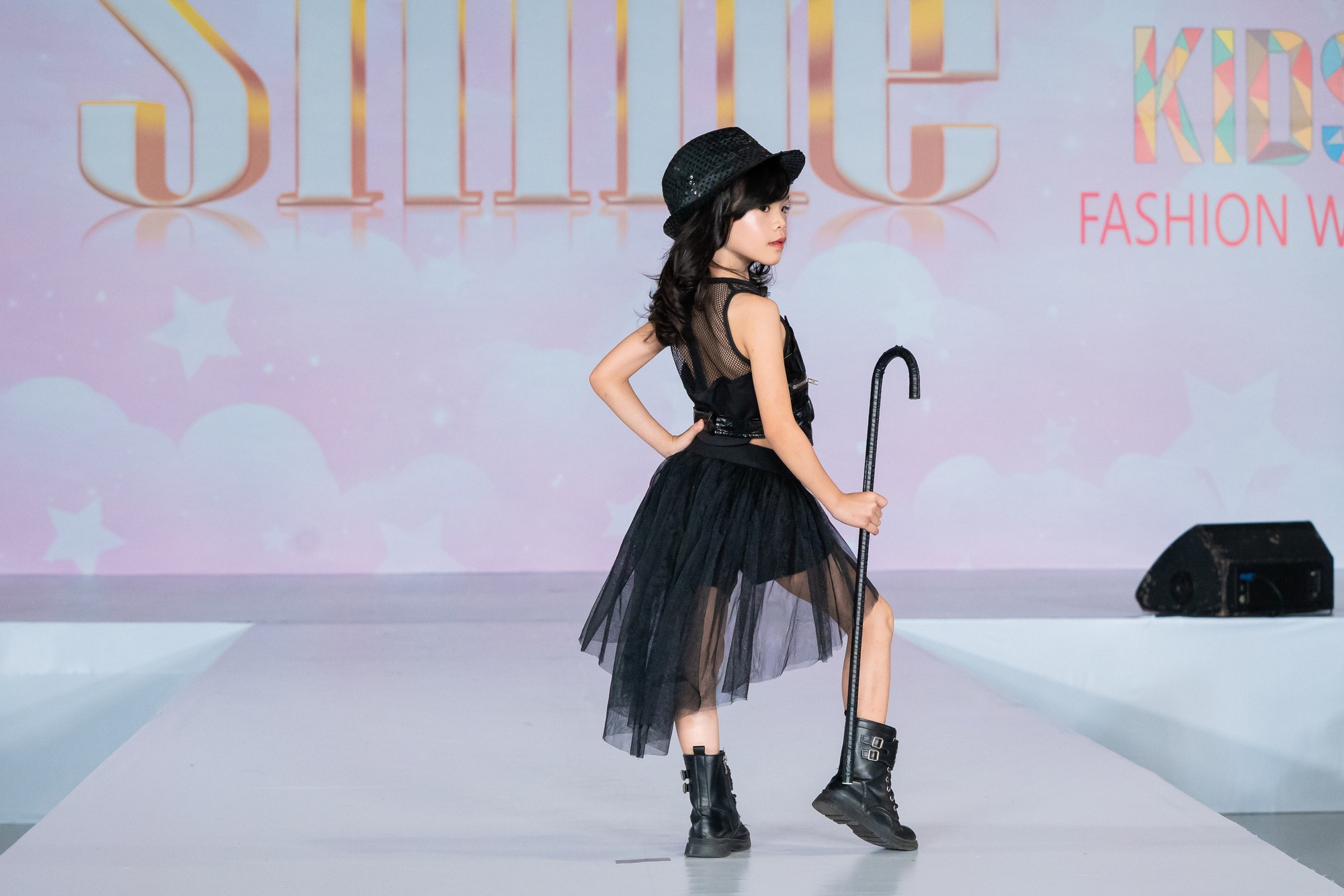 Diễn viên Thanh Hương, cô giáo Hương Đinh xuất hiện tại Show diễn SHINE trong khuôn khổ Vietnam Kids Fashion Week- Ảnh 7.