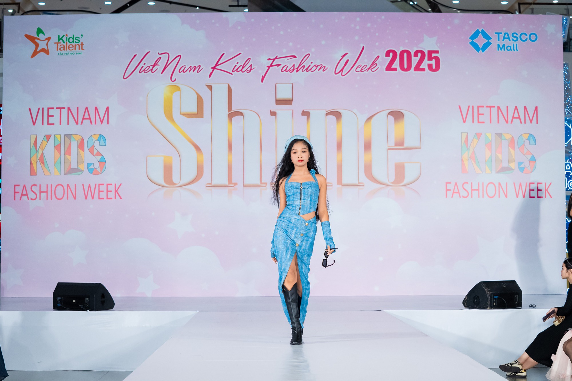 Diễn viên Thanh Hương, cô giáo Hương Đinh xuất hiện tại Show diễn SHINE trong khuôn khổ Vietnam Kids Fashion Week- Ảnh 8.