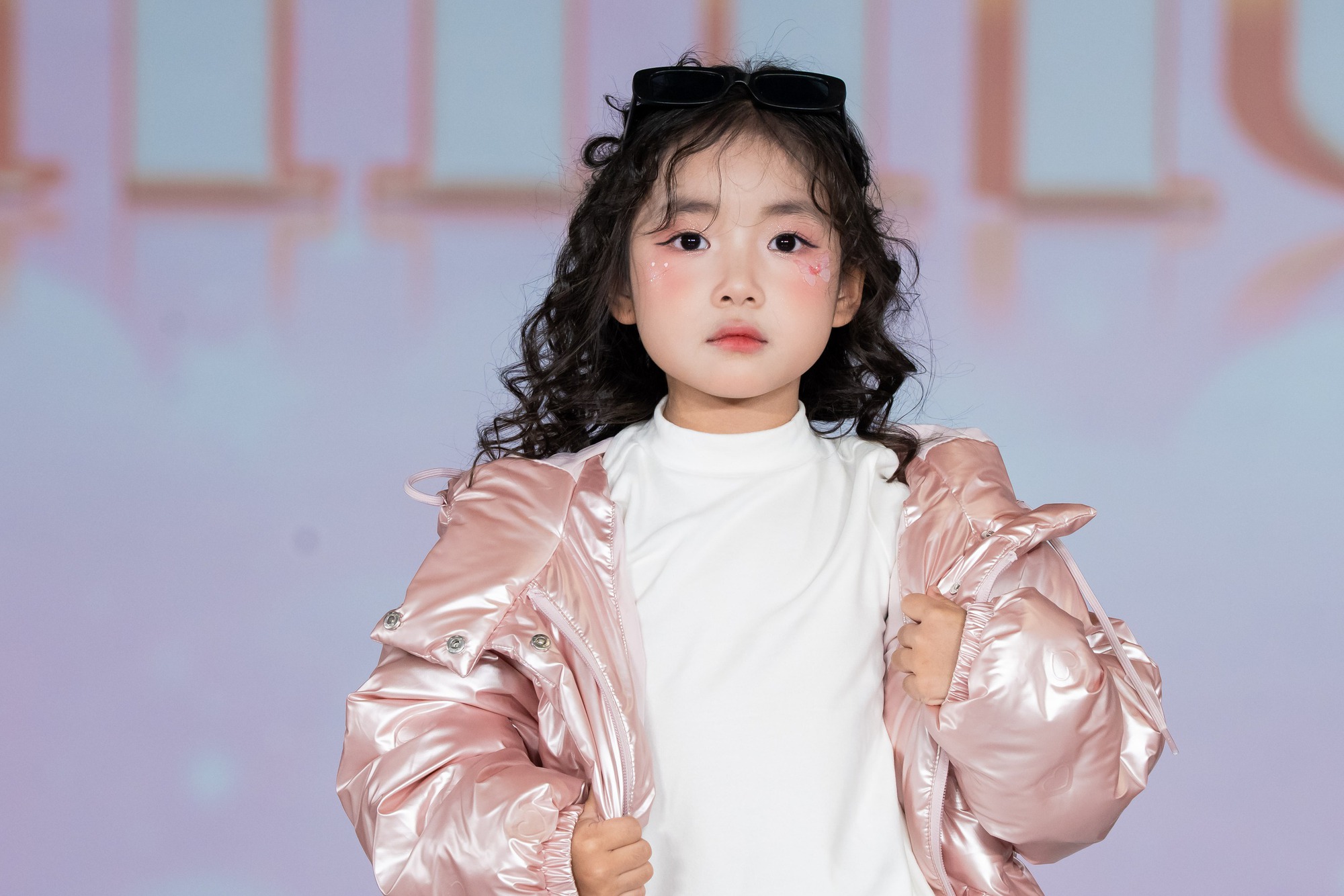 Diễn viên Thanh Hương, cô giáo Hương Đinh xuất hiện tại Show diễn SHINE trong khuôn khổ Vietnam Kids Fashion Week- Ảnh 11.