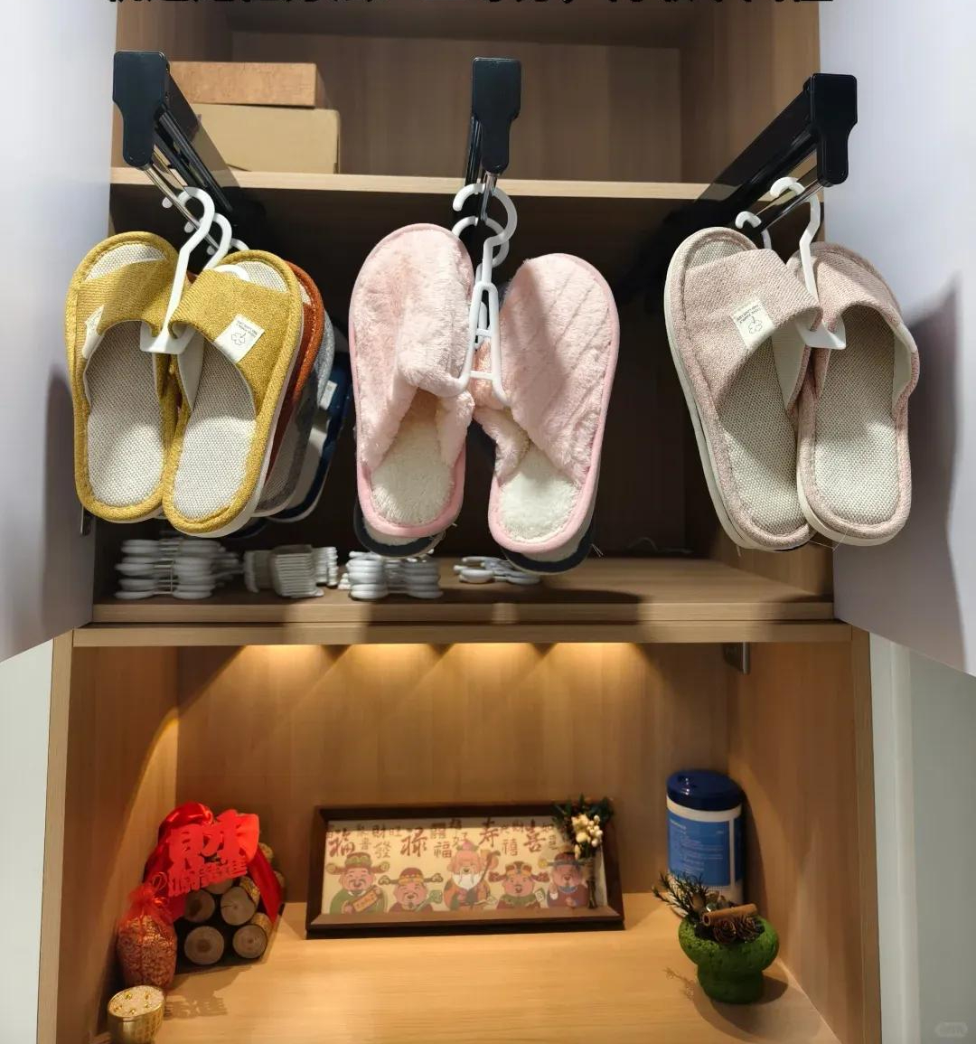 Lối vào chỉ 0,5m² nhưng chứa được 80 đôi giày: Thiết kế tủ giày khiến ai ở căn hộ nhỏ cũng muốn học theo - Ảnh 4.