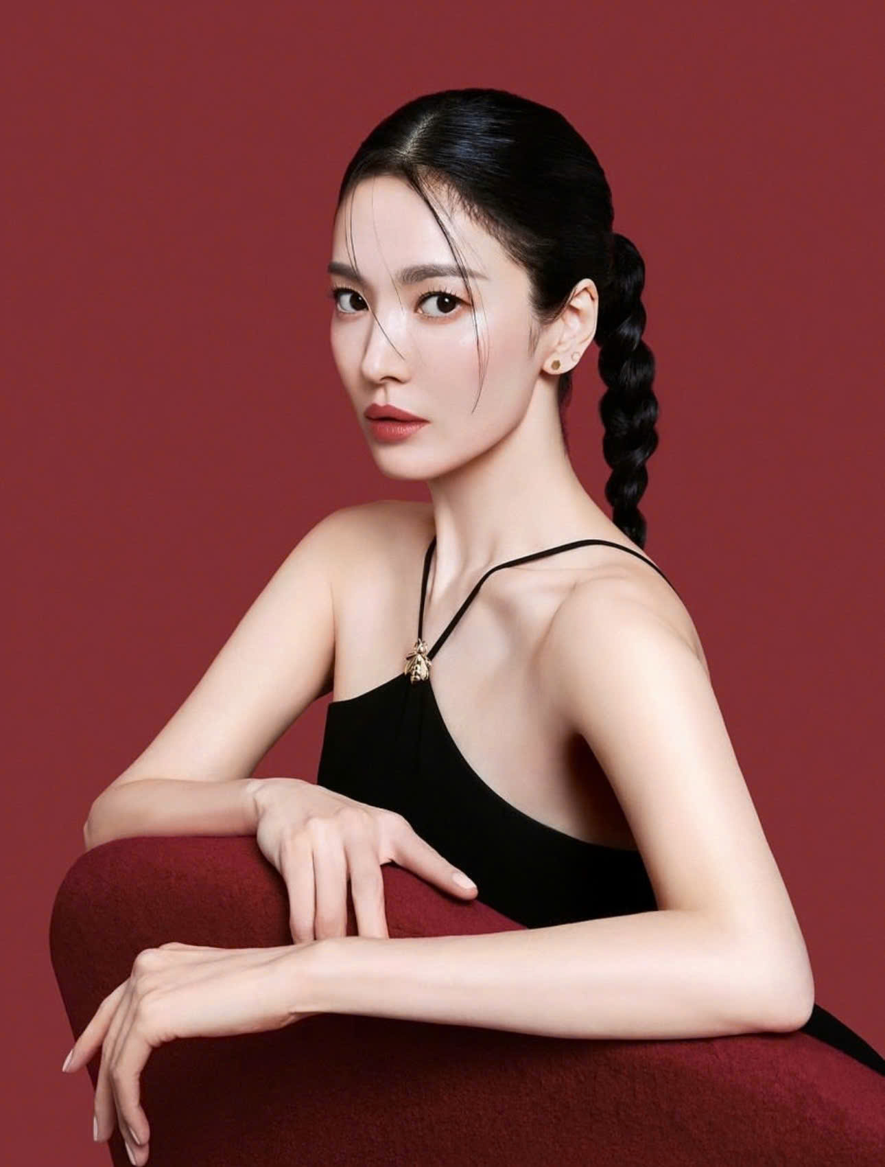 Song Hye Kyo lướt qua ống kính cũng gây thương nhớ vì dáng săn mảnh, da mọng collagen: Bí quyết gói gọn trong 3 thực phẩm, 1 loại nước rẻ bèo của người Việt- Ảnh 6.