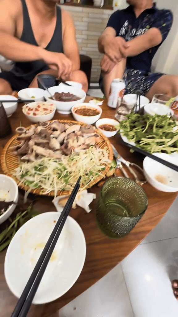 Khách Tây thốt lên sau khi ăn món bình dân, quen thuộc của nhiều người Việt: Khách Tây thốt lên sau khi ăn món bình dân, quen thuộc của nhiều người Việt: