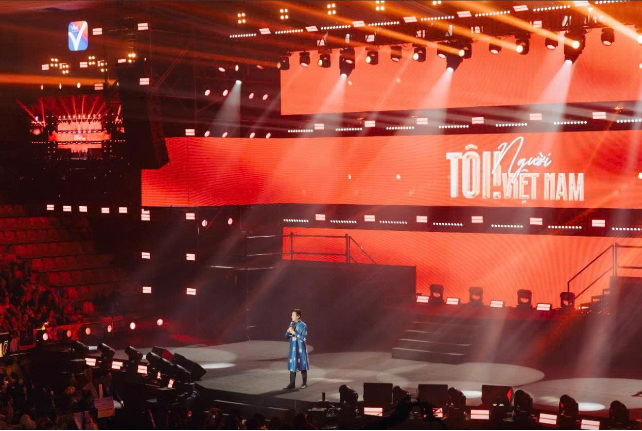 Vikki lan tỏa yêu thương : Đêm nhạc Tôi! Người Việt Nam & 5,3 tỷ đồng chuyển tới đồng bào bão lũ - Ảnh 2. Vikki lan tỏa yêu thương : Đêm nhạc Tôi! Người Việt Nam & 5,3 tỷ đồng chuyển tới đồng bào bão lũ - Ảnh 2.