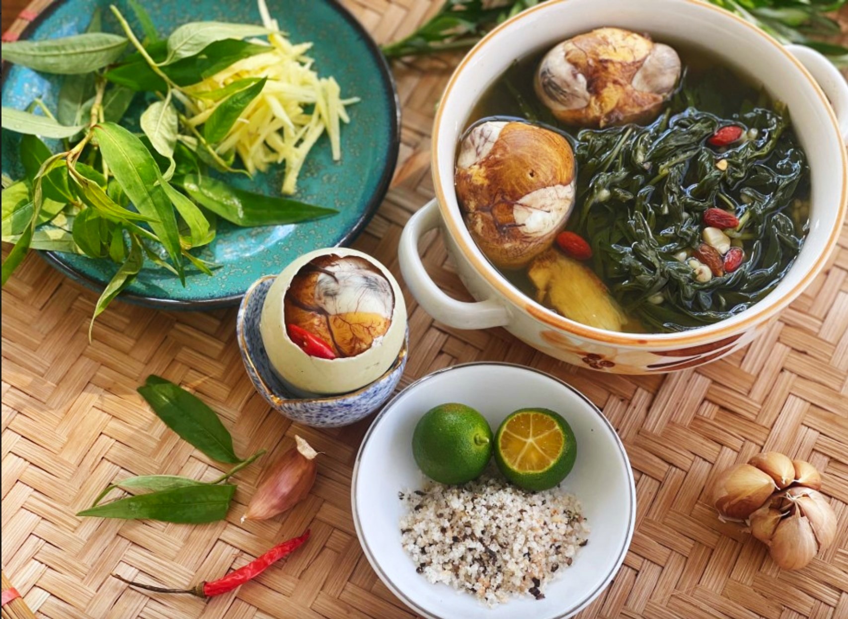 Ba món ăn dân dã từ ngải cứu mang lại lợi ích đặc biệt cho phụ nữ - Ảnh 4. Ba món ăn dân dã từ ngải cứu mang lại lợi ích đặc biệt cho phụ nữ - Ảnh 4.