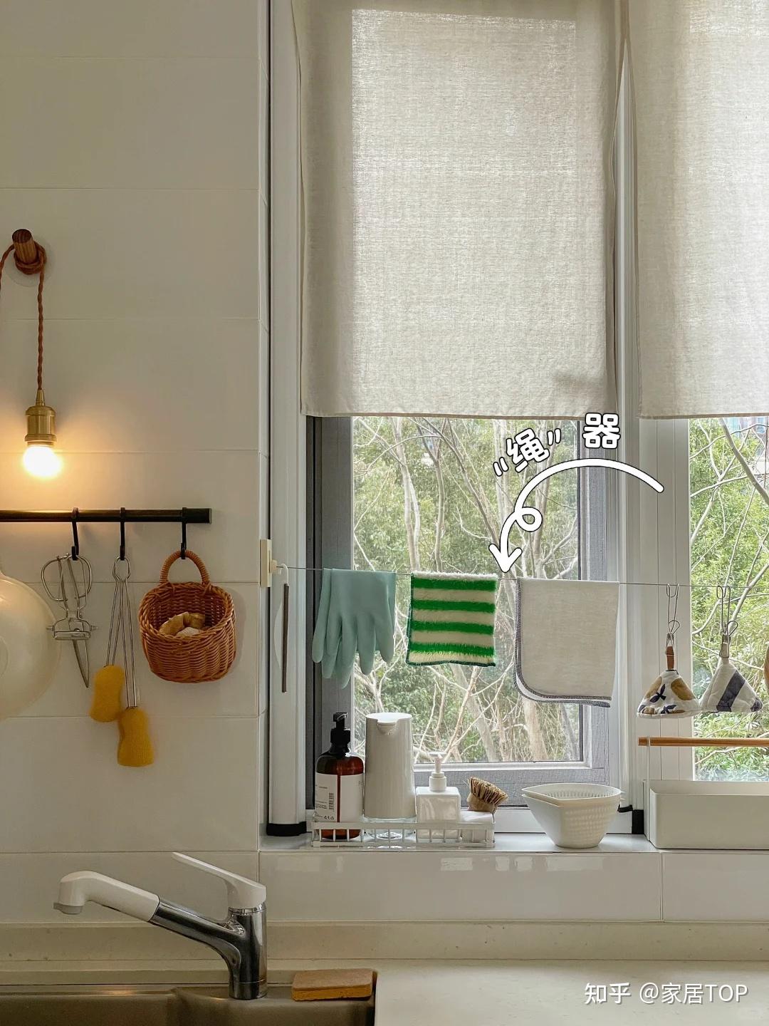 Tôi vô cùng ấn tượng với “trí tuệ nhà bếp” của người dì trung niên: Biến căn bếp gọn - sạch - tiện chỉ bằng những mẹo rẻ tiền ai cũng làm được - Ảnh 2.