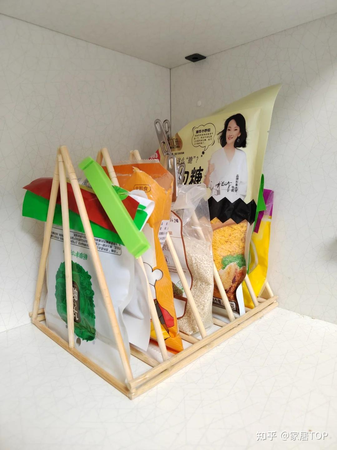 Tôi vô cùng ấn tượng với “trí tuệ nhà bếp” của người dì trung niên: Biến căn bếp gọn - sạch - tiện chỉ bằng những mẹo rẻ tiền ai cũng làm được - Ảnh 3.