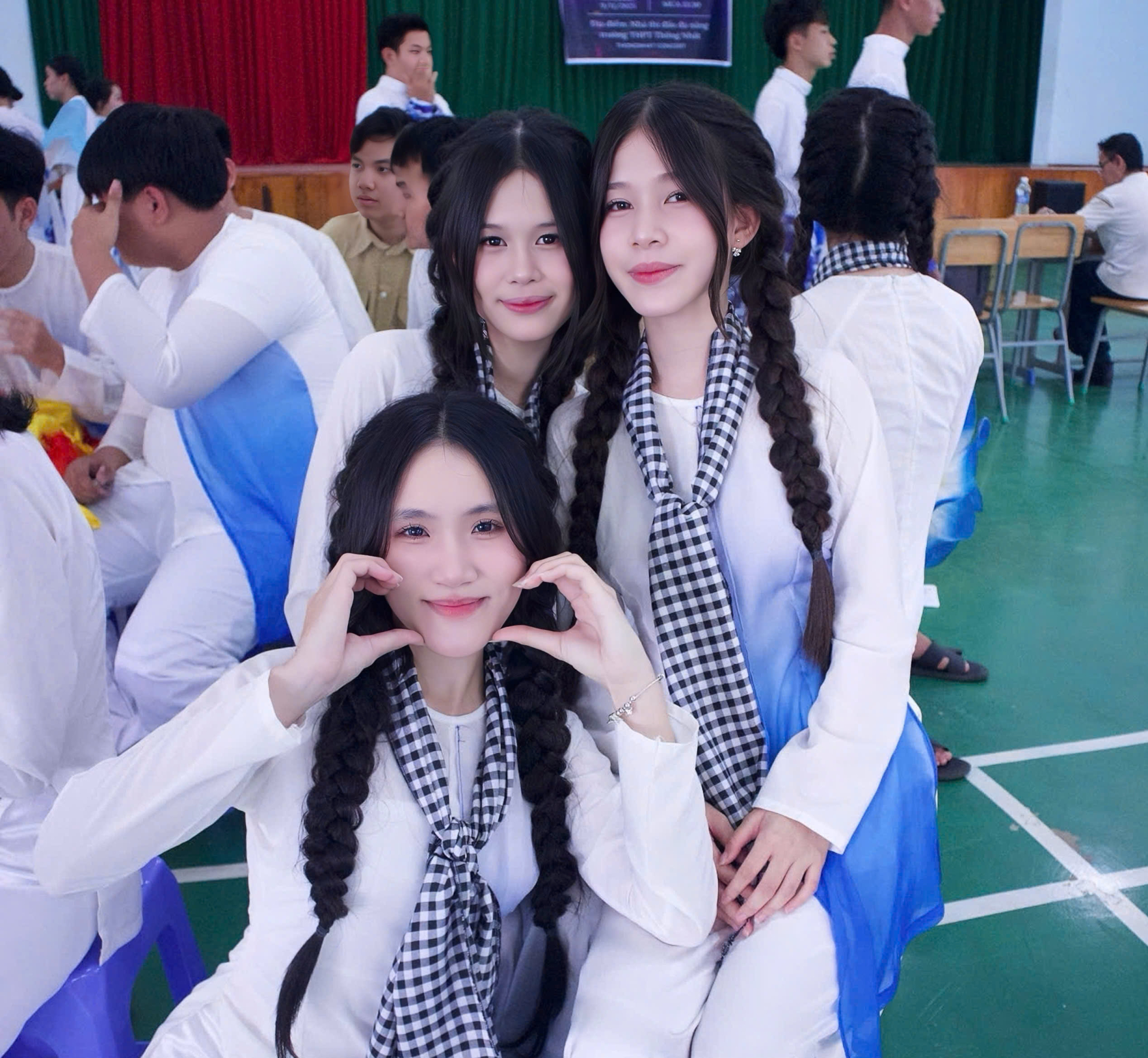 9,3 triệu người thán phục trước tiết mục văn nghệ được coi là ĐỈNH nhất dịp 20/11 năm nay- Ảnh 3.