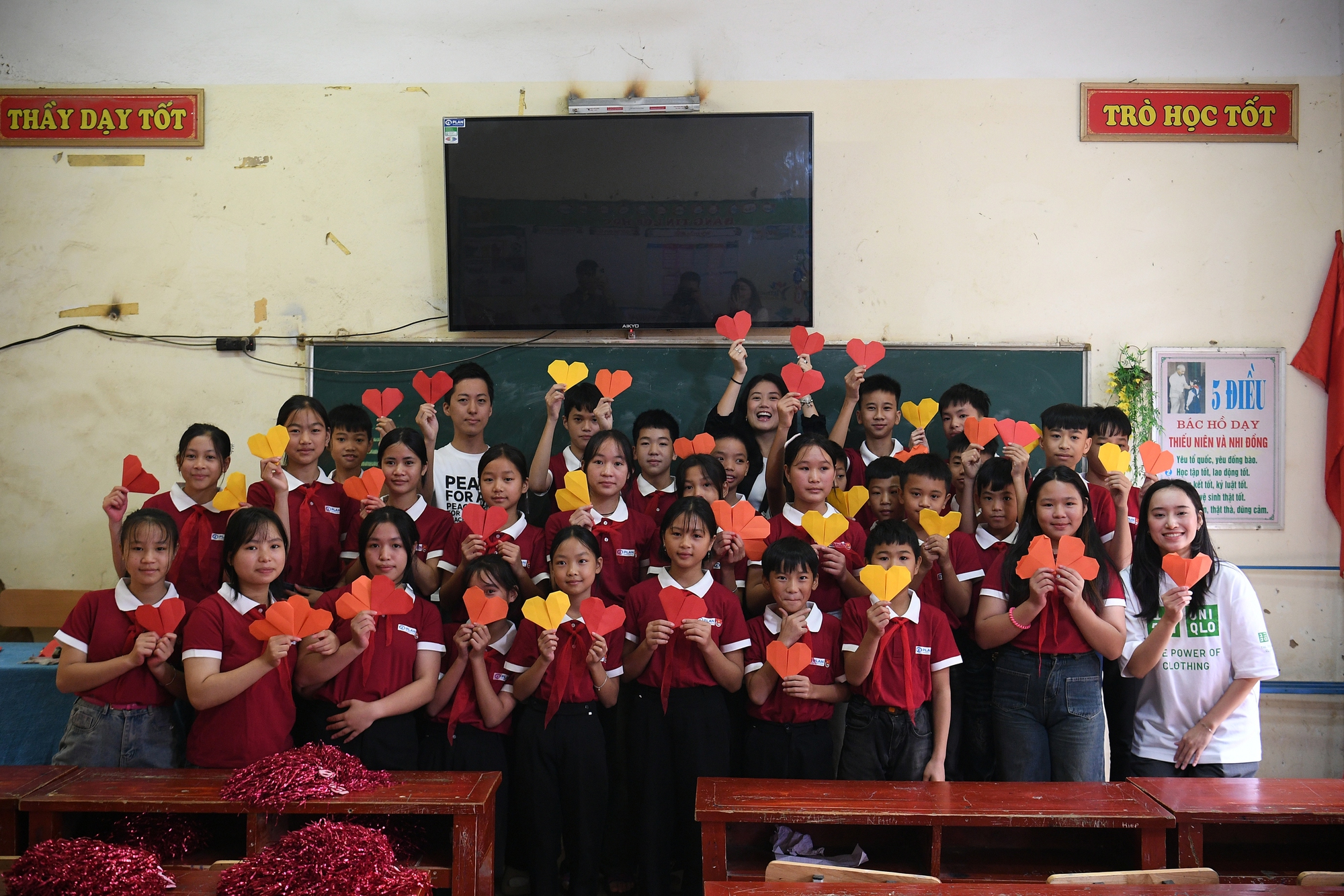 UNIQLO Việt Nam trao tặng 10.000 trang phục giữ nhiệt HEATTECH cho người dân có hoàn cảnh khó khăn tại các tỉnh miền núi- Ảnh 12. UNIQLO Việt Nam trao tặng 10.000 trang phục giữ nhiệt HEATTECH cho người dân có hoàn cảnh khó khăn tại các tỉnh miền núi- Ảnh 12.