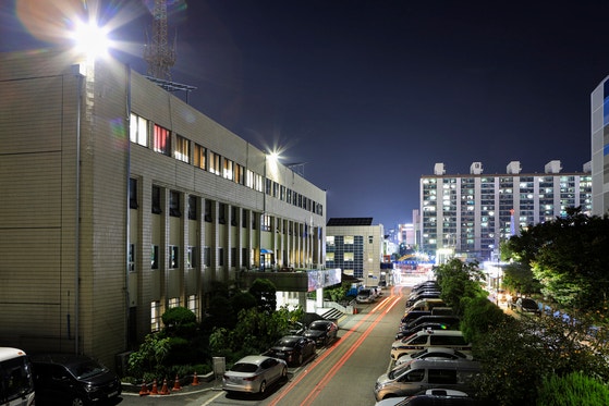 Cô bé 13 tuổi đốt nhà vì không được bố mẹ mua điện thoại mới cho- Ảnh 1.