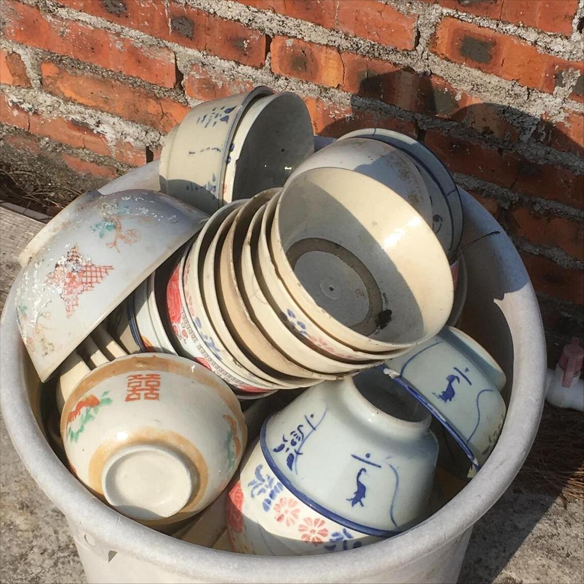 Tiết kiệm kiểu này chỉ thêm tốn kém: Những thói quen “giữ của” của bố mẹ khiến tôi vừa bực mình vừa bất lực - Ảnh 2.