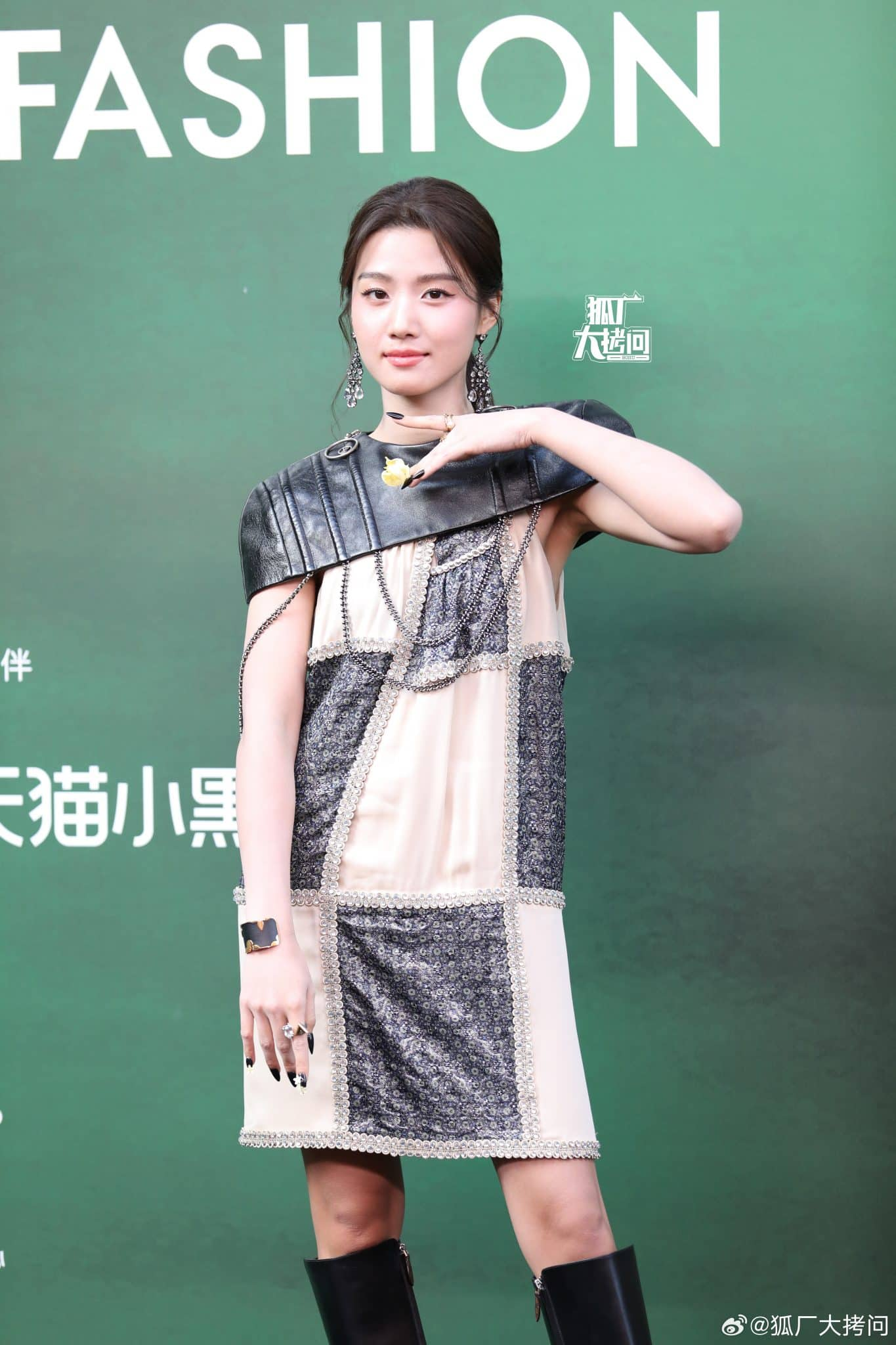 Chiếc váy Louis Vuitton 