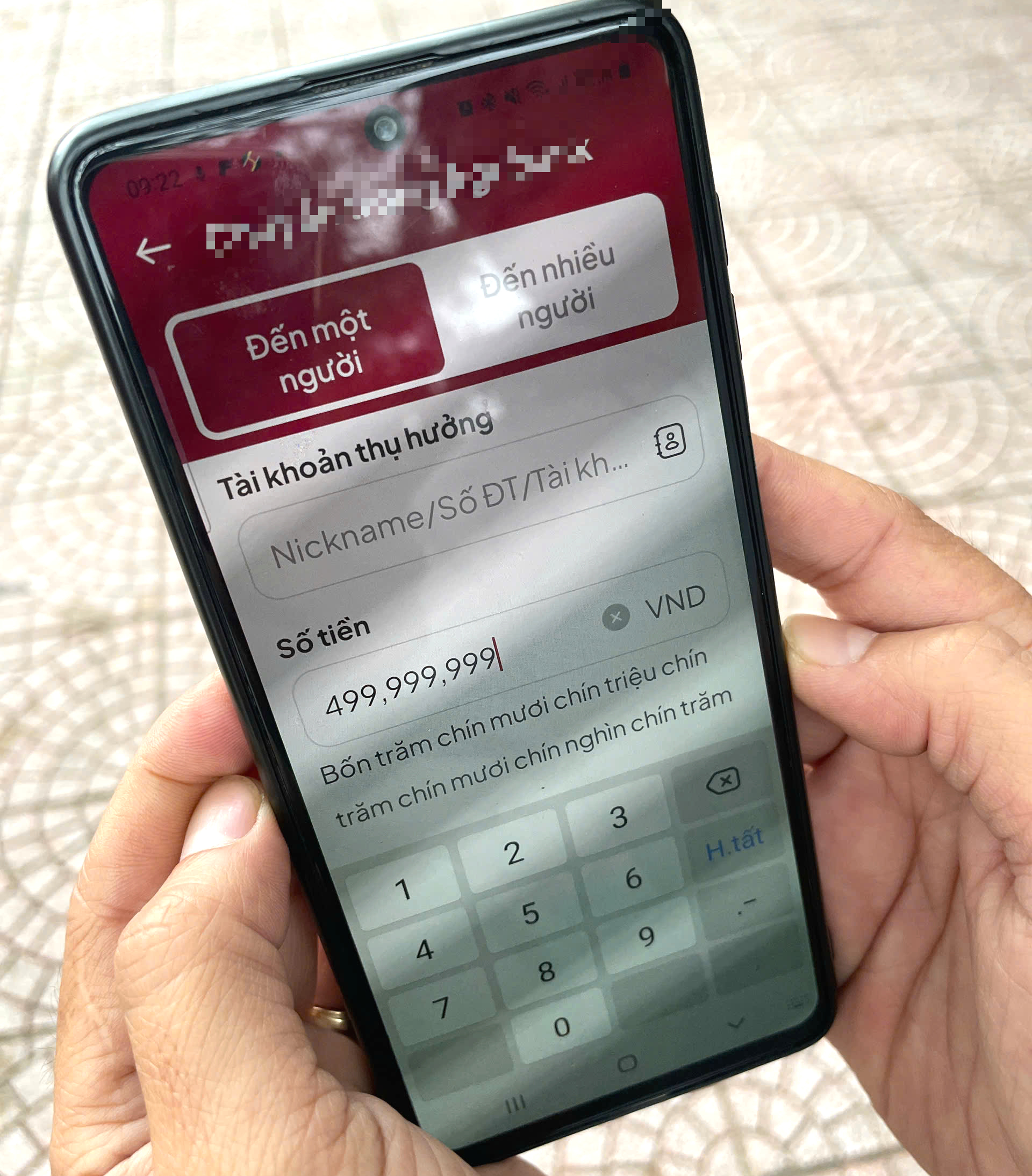 Vụ chuyển nhầm gần 500 triệu: Người nhận không hợp tác , ai sẽ giúp đỡ? - Ảnh 1.