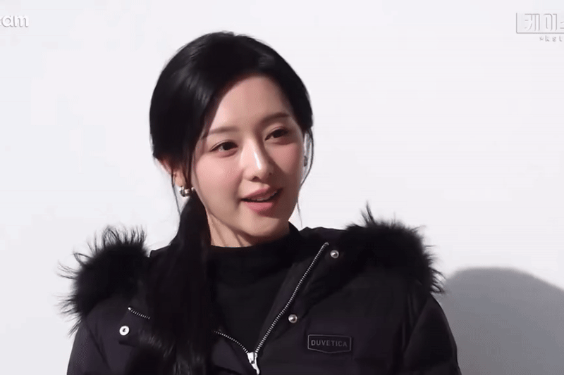 Cũng tới ngày Kim Ji Won bị soi quá đà: Mặt vậy mà vẫn chê?- Ảnh 1.