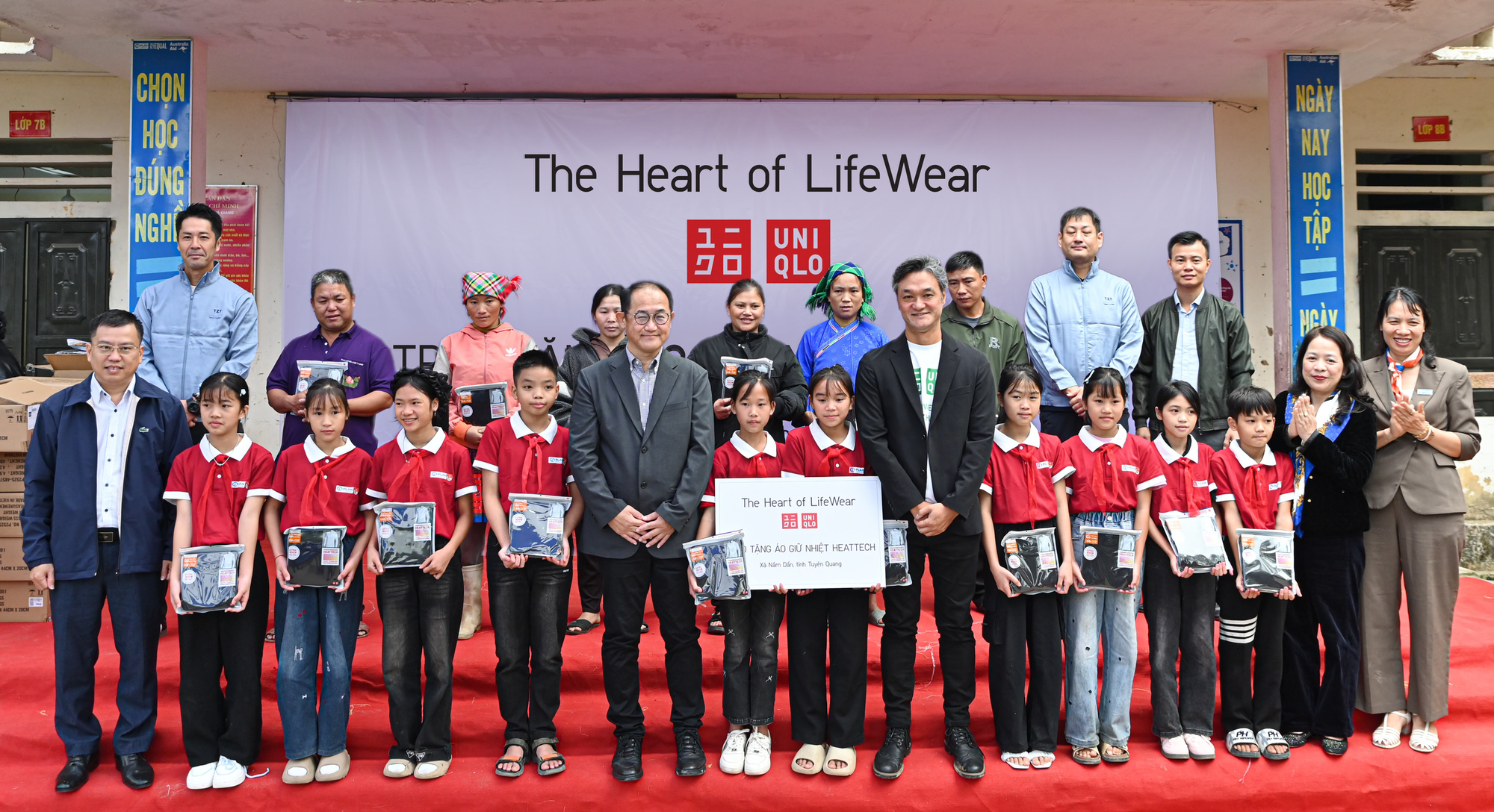 UNIQLO Việt Nam trao tặng 10.000 trang phục giữ nhiệt HEATTECH cho người dân có hoàn cảnh khó khăn tại các tỉnh miền núi- Ảnh 1. UNIQLO Việt Nam trao tặng 10.000 trang phục giữ nhiệt HEATTECH cho người dân có hoàn cảnh khó khăn tại các tỉnh miền núi- Ảnh 1.