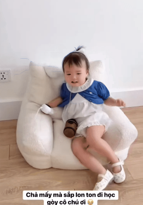 Bé Nami - con gái Tuấn Dương và Lucie Nguyễn: Mới 2 tuổi đã khoe chân dài thẳng tắp - Ảnh 6. Bé Nami - con gái Tuấn Dương và Lucie Nguyễn: Mới 2 tuổi đã khoe chân dài thẳng tắp - Ảnh 6.