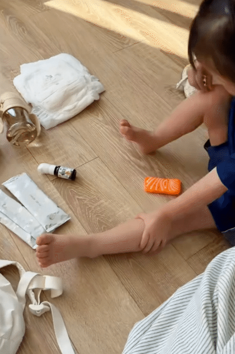 Bé Nami - con gái Tuấn Dương và Lucie Nguyễn: Mới 2 tuổi đã khoe chân dài thẳng tắp - Ảnh 10. Bé Nami - con gái Tuấn Dương và Lucie Nguyễn: Mới 2 tuổi đã khoe chân dài thẳng tắp - Ảnh 10.