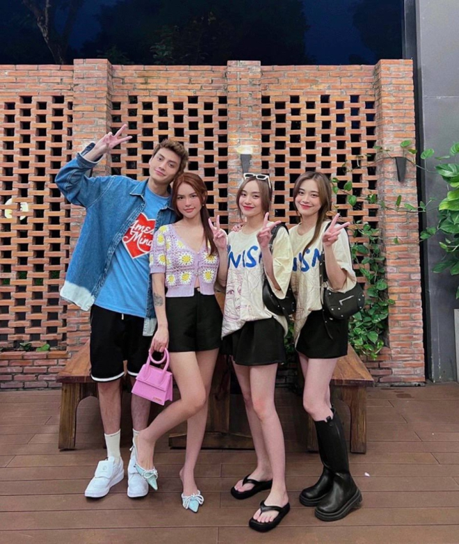 Bé Nami - con gái Tuấn Dương và Lucie Nguyễn: Mới 2 tuổi đã khoe chân dài thẳng tắp - Ảnh 14. Bé Nami - con gái Tuấn Dương và Lucie Nguyễn: Mới 2 tuổi đã khoe chân dài thẳng tắp - Ảnh 14.