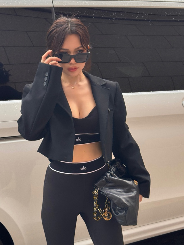 Sĩ Thanh mặc đồ ALO fake vẫn dám tag thương hiệu, cách brand xử lý mới ê chề- Ảnh 11. Sĩ Thanh mặc đồ ALO fake vẫn dám tag thương hiệu, cách brand xử lý mới ê chề- Ảnh 11.