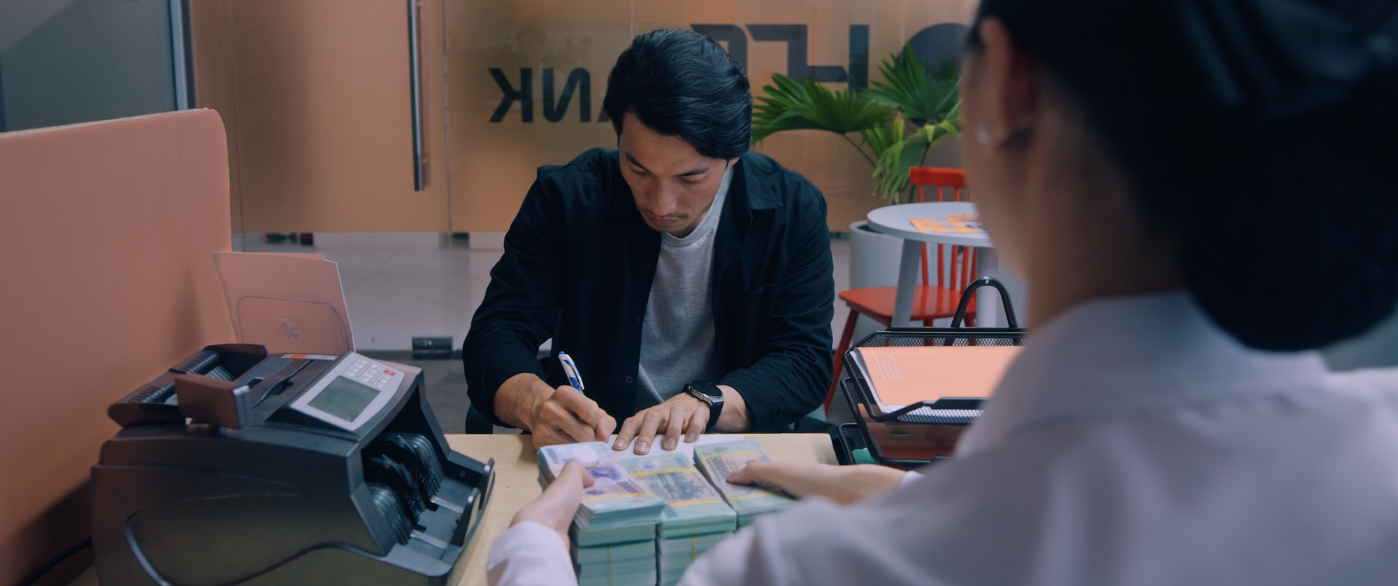 Bẫy Tiền: Xem xong lên mạng hết dám tin ai, nhìn đâu cũng thấy lừa đảo- Ảnh 4. Bẫy Tiền: Xem xong lên mạng hết dám tin ai, nhìn đâu cũng thấy lừa đảo- Ảnh 4.