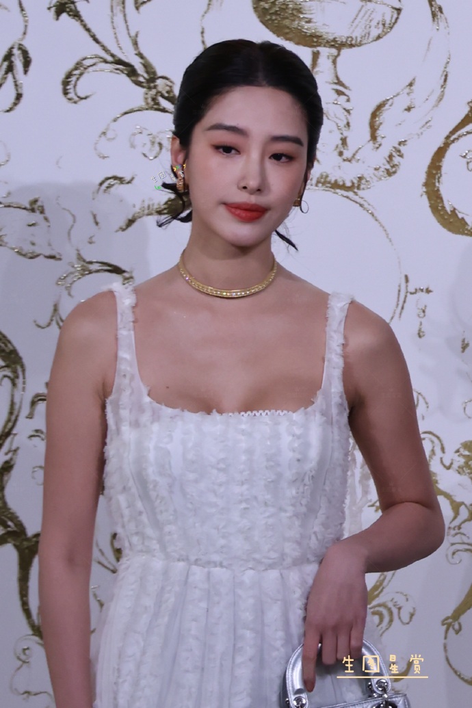 Mỹ nhân 92 sinh con cho thiếu gia tập đoàn bị nhà nội 