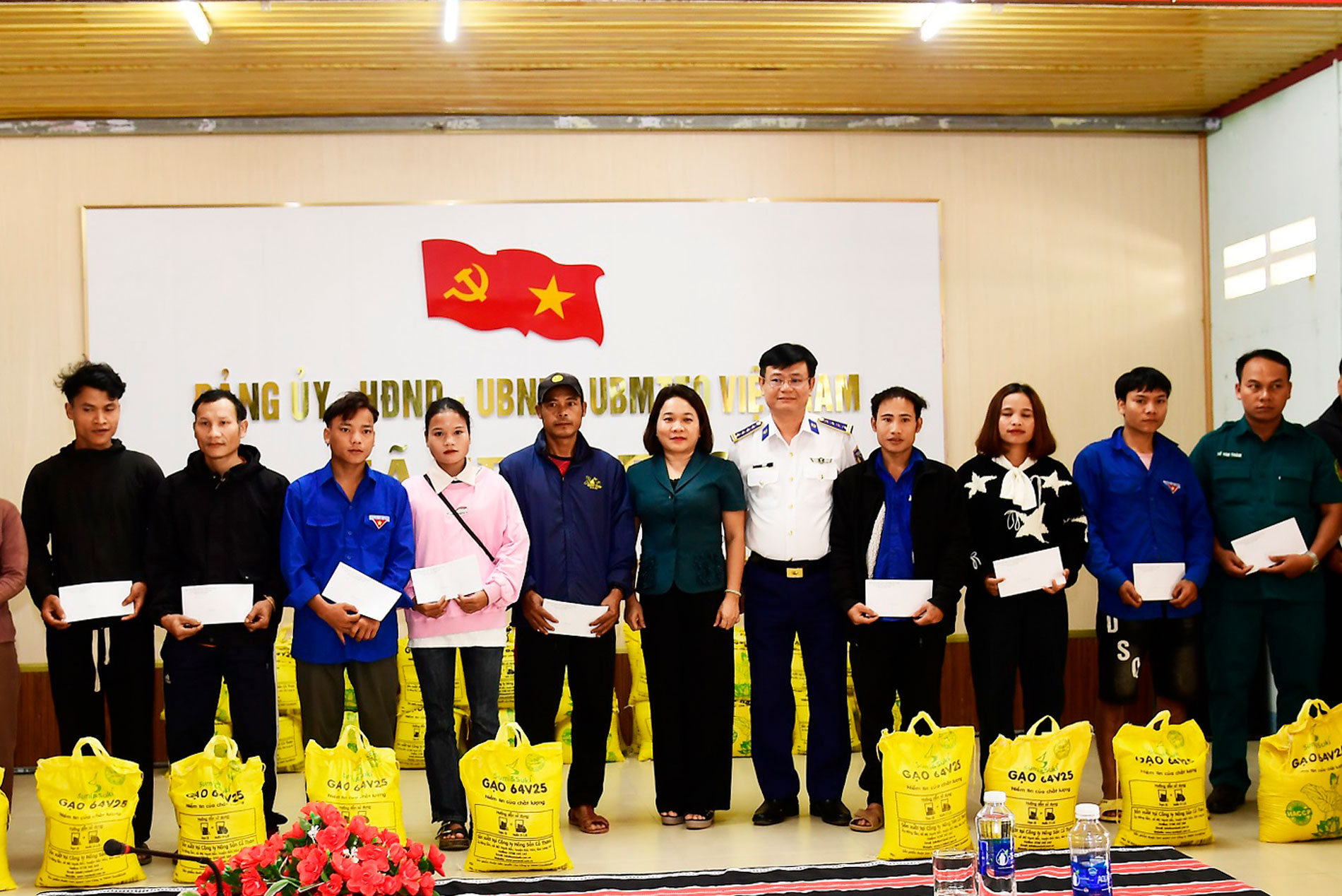 Những bước chân đi về phía nhân dân - Ảnh 5.