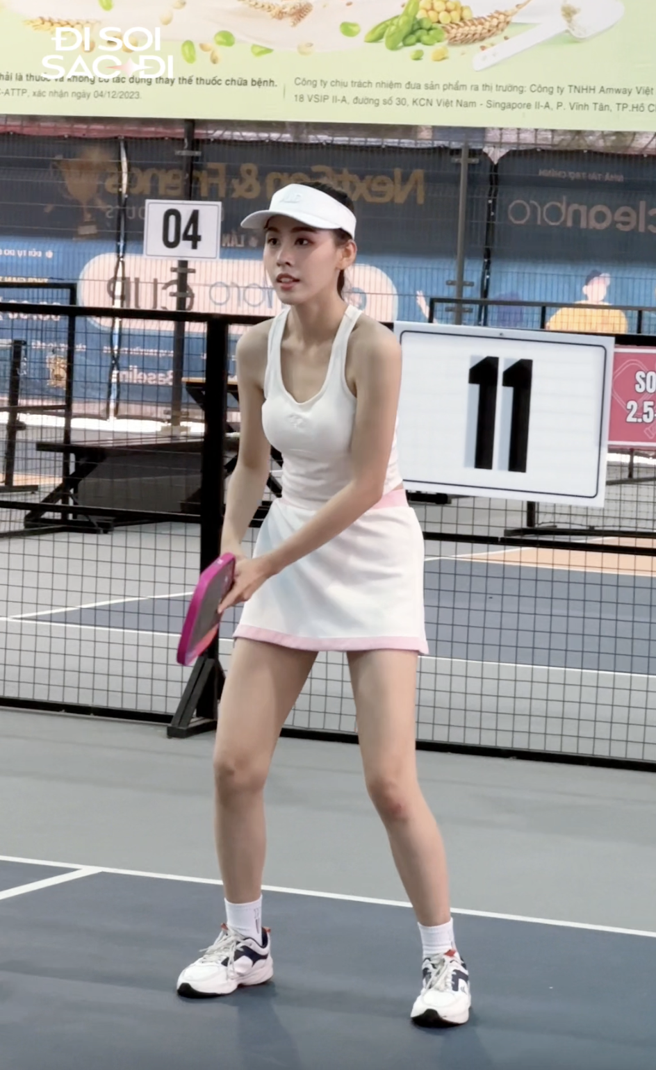 Tóm gọn Cẩm Ly tình tứ với Hà Kino, 1 mỹ nhân hở bạo khoe dáng hừng hực trên sân pickleball- Ảnh 10. Tóm gọn Cẩm Ly tình tứ với Hà Kino, 1 mỹ nhân hở bạo khoe dáng hừng hực trên sân pickleball- Ảnh 10.