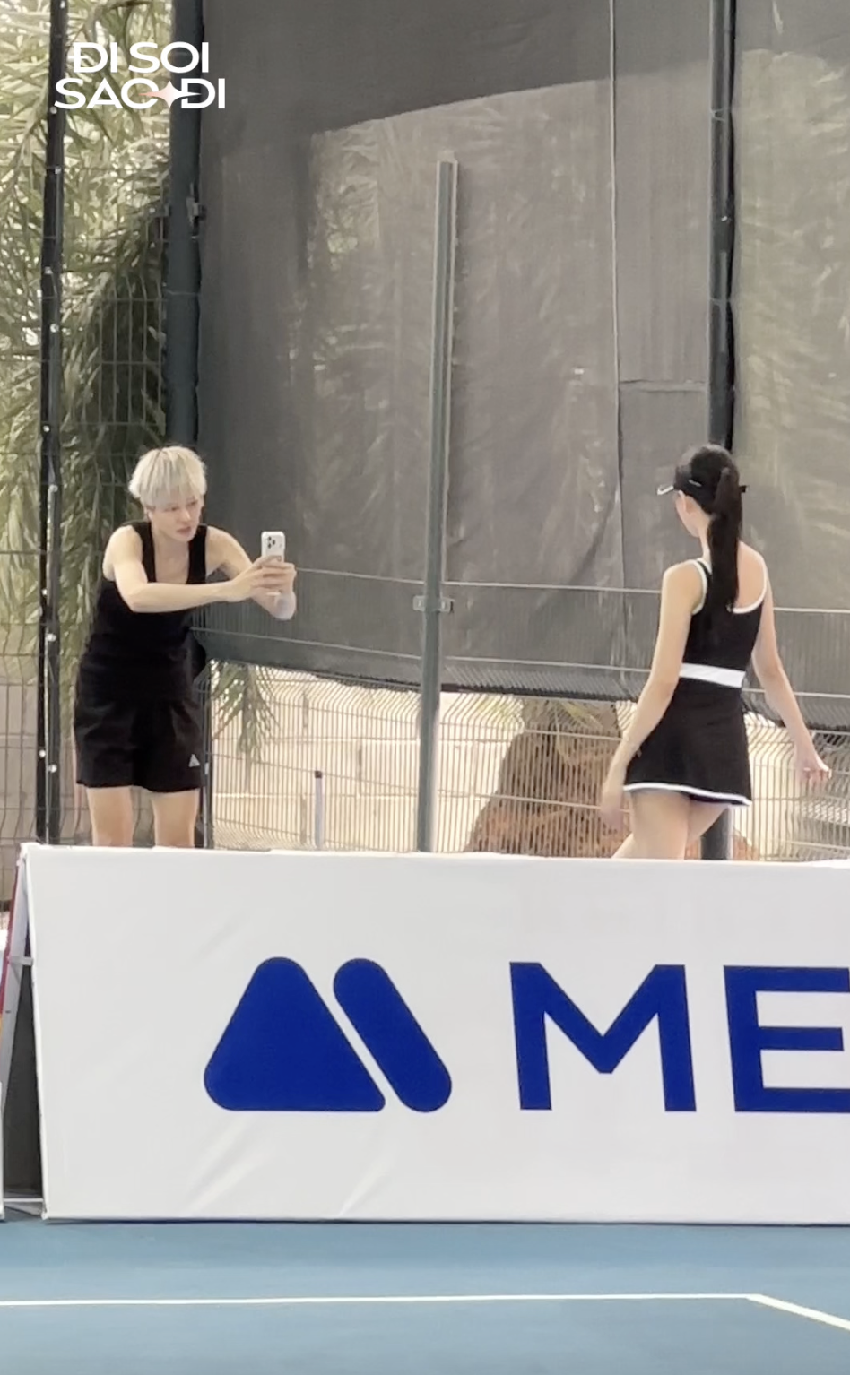 Tóm gọn Cẩm Ly tình tứ với Hà Kino, 1 mỹ nhân hở bạo khoe dáng hừng hực trên sân pickleball- Ảnh 2. Tóm gọn Cẩm Ly tình tứ với Hà Kino, 1 mỹ nhân hở bạo khoe dáng hừng hực trên sân pickleball- Ảnh 2.