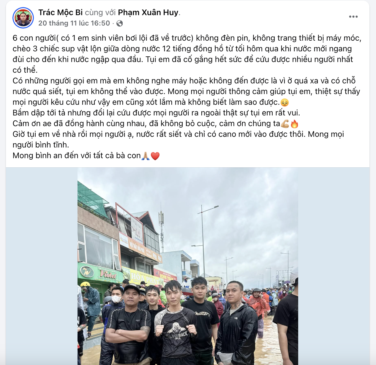 Người đàn ông xăm trổ kín mình và nhóm bạn 