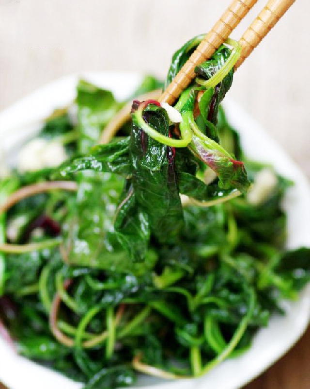 Đừng tưởng rau dền tốt cho xương! Thực tế nó chứa axit oxalic cực cao, ăn quá nhiều dễ gây sỏi thận, loãng xương và thiếu canxi!- Ảnh 2.