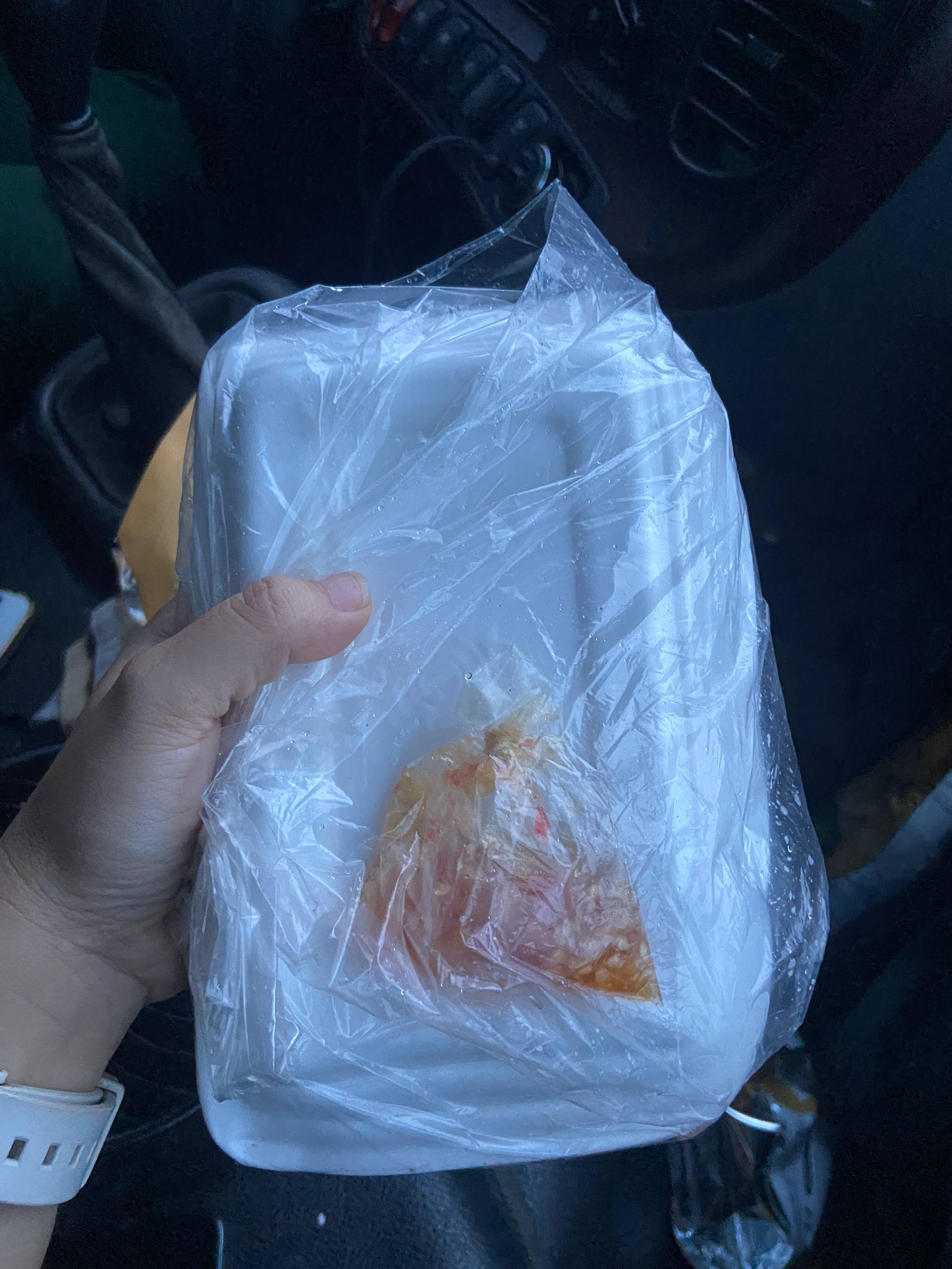 Những bữa ăn nhận từ cửa xe đặc biệt nhất cuộc đời- Ảnh 4.