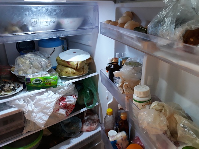 Chị dâu bảo tôi đừng mở tủ lạnh buổi tối, 1 đêm tò mò tôi làm thử và bật khóc- Ảnh 1.