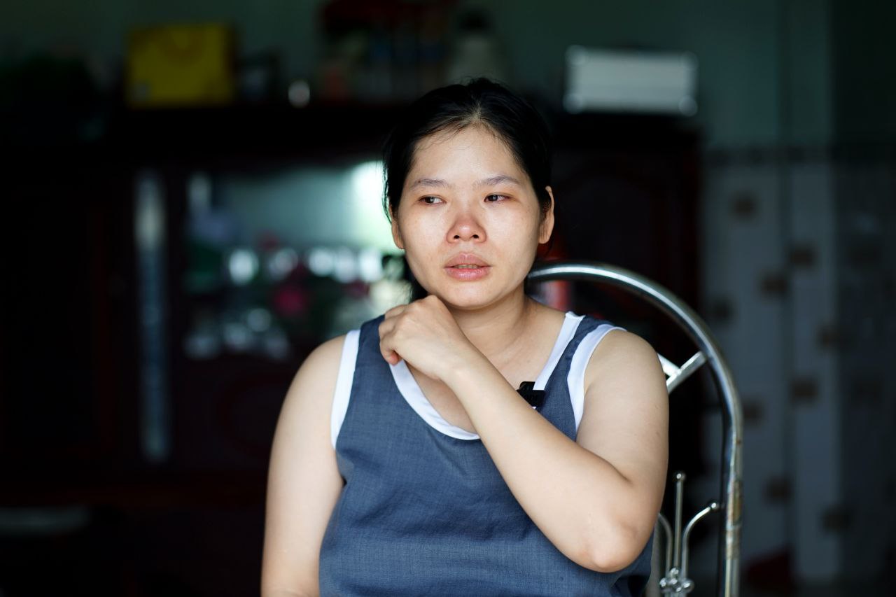 Mẹ bầu ôm 3 con chạy lũ, chen cùng 70 người trong một ngôi nhà: Mẹ bầu ôm 3 con chạy lũ, chen cùng 70 người trong một ngôi nhà: