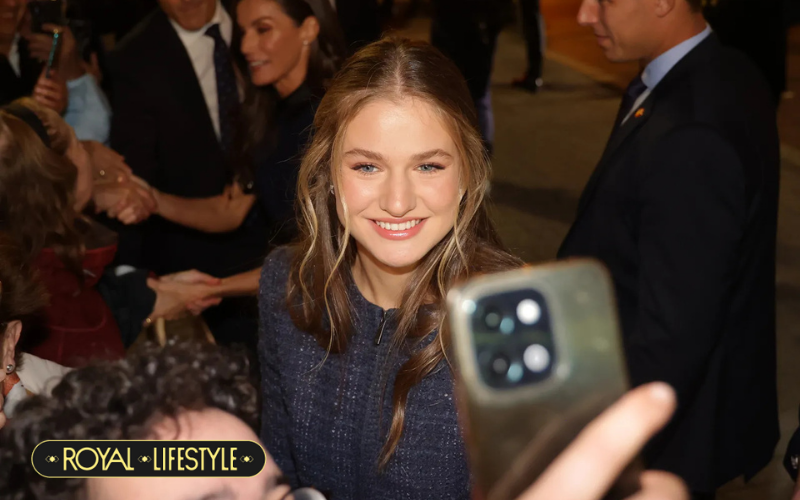 Công chúa Leonor và em gái “copy” gu của Vương hậu Letizia: Ba mẹ con hoàng gia Tây Ban Nha đẹp đều như nhau- Ảnh 4.