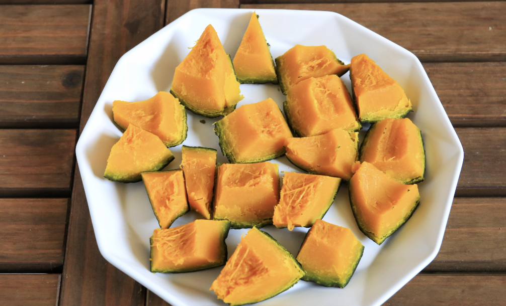 Mẹ làm sườn hấp bí ngô kiểu này, cả nhà ăn sạch nồi, con nhỏ cũng mê - Ảnh 10. Mẹ làm sườn hấp bí ngô kiểu này, cả nhà ăn sạch nồi, con nhỏ cũng mê - Ảnh 10.