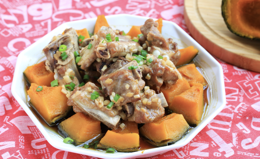 Mẹ làm sườn hấp bí ngô kiểu này, cả nhà ăn sạch nồi, con nhỏ cũng mê - Ảnh 1. Mẹ làm sườn hấp bí ngô kiểu này, cả nhà ăn sạch nồi, con nhỏ cũng mê - Ảnh 1.