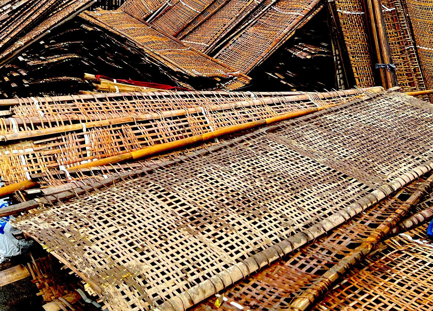 Người dân làng nghề bánh tráng khóc thương sau trận lũ lịch sử ở Đắk Lắk - Ảnh 8.