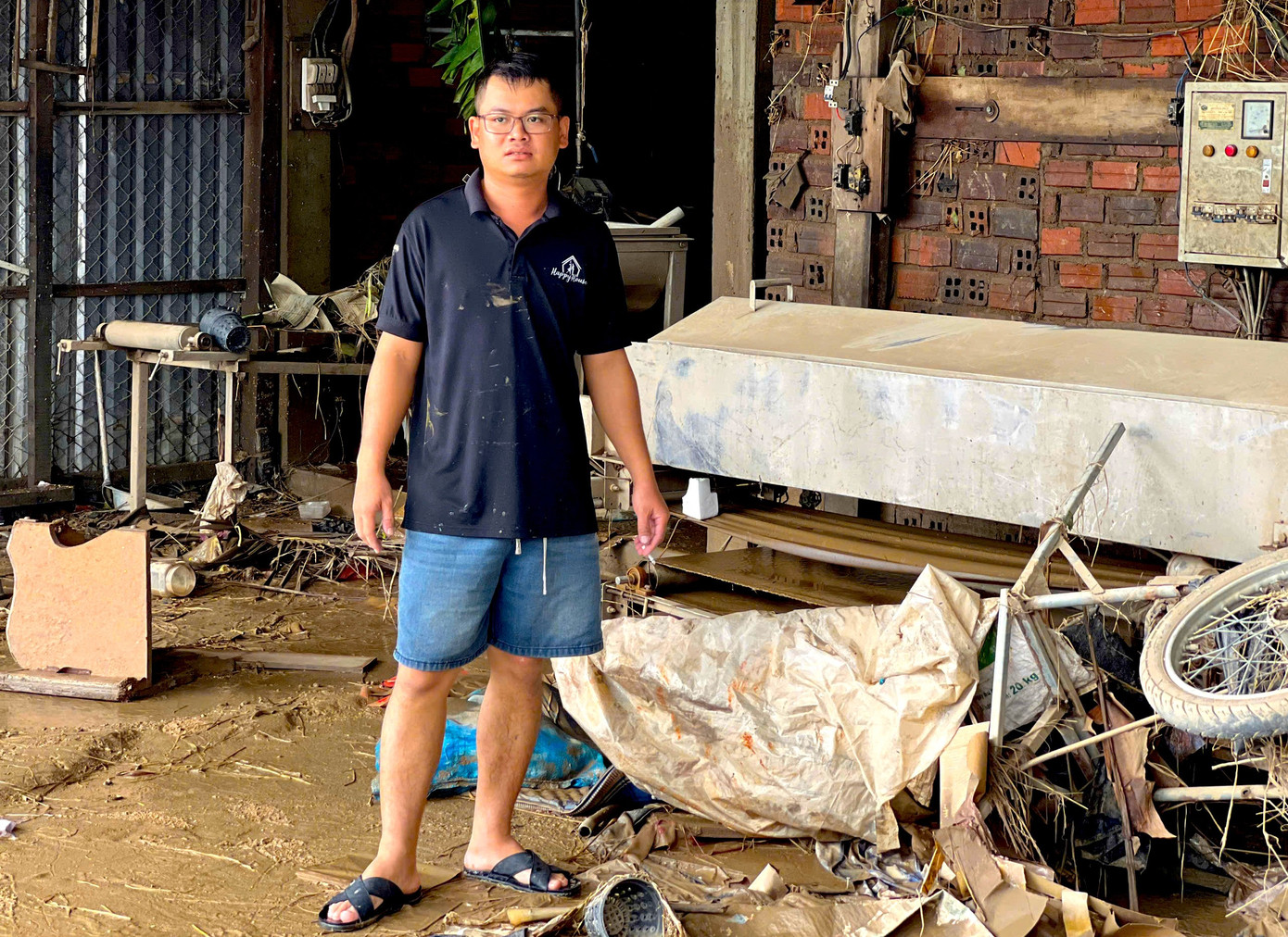 Người dân làng nghề bánh tráng khóc thương sau trận lũ lịch sử ở Đắk Lắk - Ảnh 6.