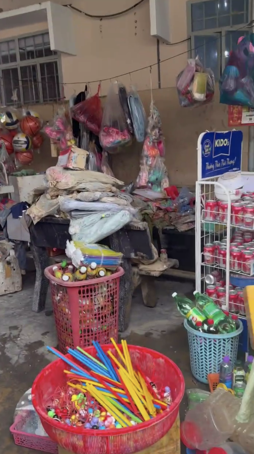 2 ngày 1 đêm sinh tồn trên trần nhà của người đàn ông Khánh Hòa - Ảnh 3. 2 ngày 1 đêm sinh tồn trên trần nhà của người đàn ông Khánh Hòa - Ảnh 3.