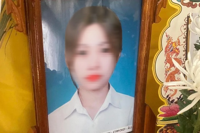 Thi thể bị trói tay trong bao trôi sông: Nạn nhân nghi là cô gái 19 tuổi - Ảnh 2.