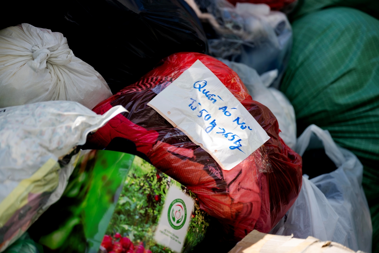 Hà Nội hướng về miền Trung với hàng triệu gói cứu trợ yêu thương từ trái tim nhân dân - Ảnh 11. Hà Nội hướng về miền Trung với hàng triệu gói cứu trợ yêu thương từ trái tim nhân dân - Ảnh 11.