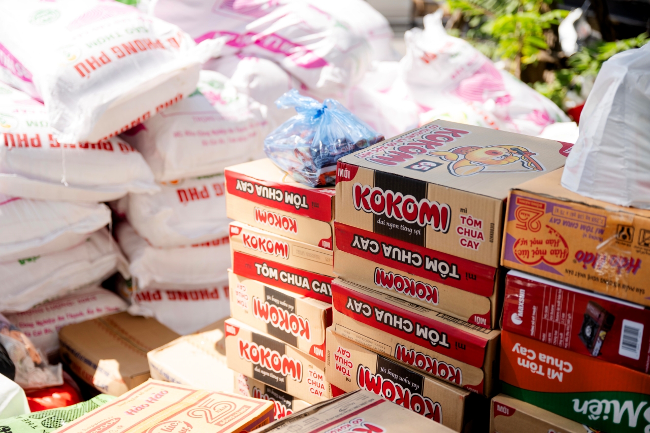 Hà Nội hướng về miền Trung với hàng triệu gói cứu trợ yêu thương từ trái tim nhân dân - Ảnh 9. Hà Nội hướng về miền Trung với hàng triệu gói cứu trợ yêu thương từ trái tim nhân dân - Ảnh 9.