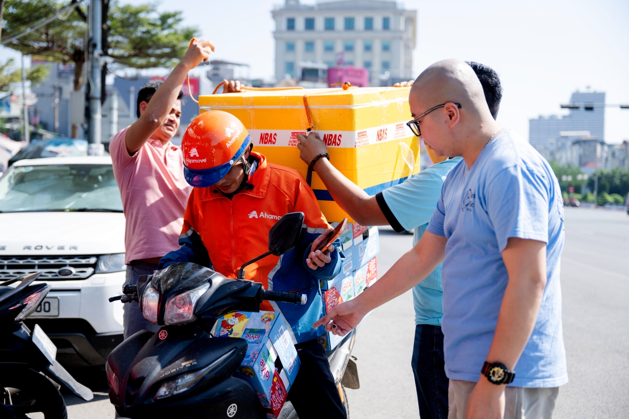 Hà Nội hướng về miền Trung với hàng triệu gói cứu trợ yêu thương từ trái tim nhân dân - Ảnh 5. Hà Nội hướng về miền Trung với hàng triệu gói cứu trợ yêu thương từ trái tim nhân dân - Ảnh 5.