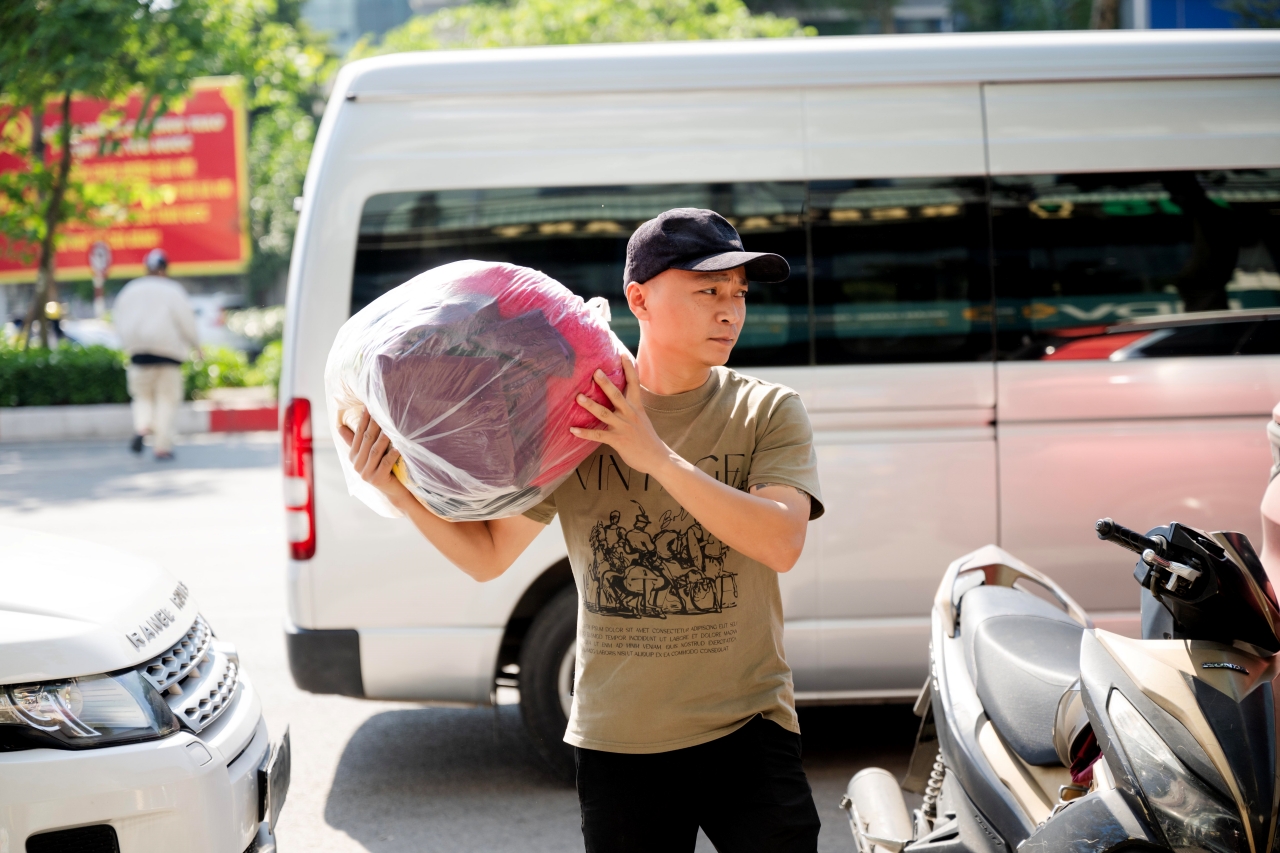 Hà Nội hướng về miền Trung với hàng triệu gói cứu trợ yêu thương từ trái tim nhân dân - Ảnh 15. Hà Nội hướng về miền Trung với hàng triệu gói cứu trợ yêu thương từ trái tim nhân dân - Ảnh 15.