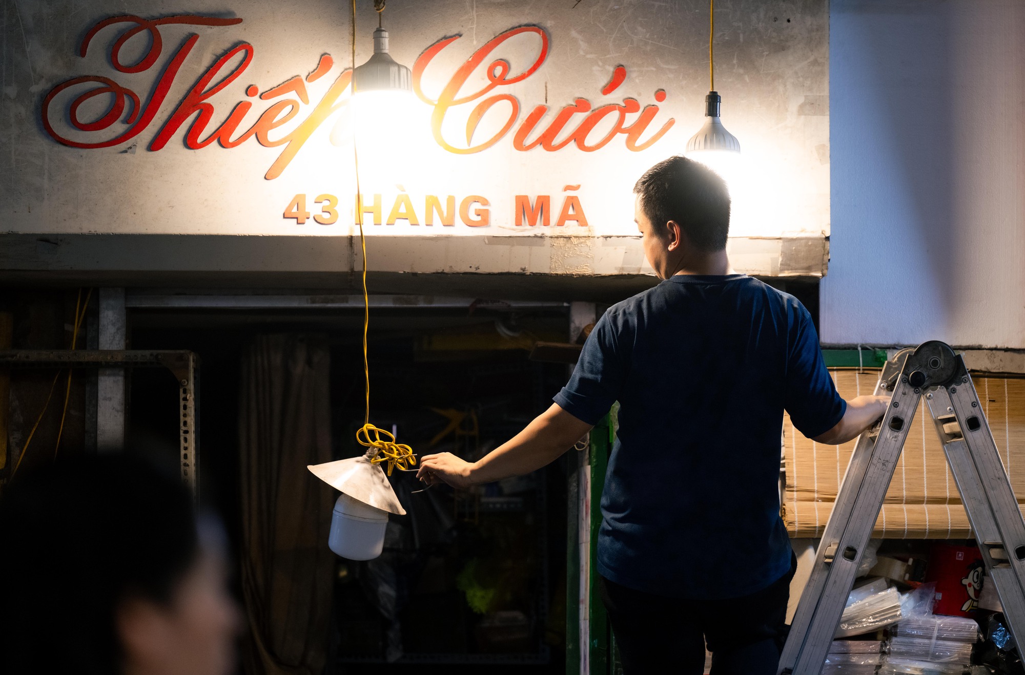 Khung cảnh phố Hàng Mã đổi khác sau khi tháo dỡ mái che , trả lại vỉa hè - Ảnh 26.