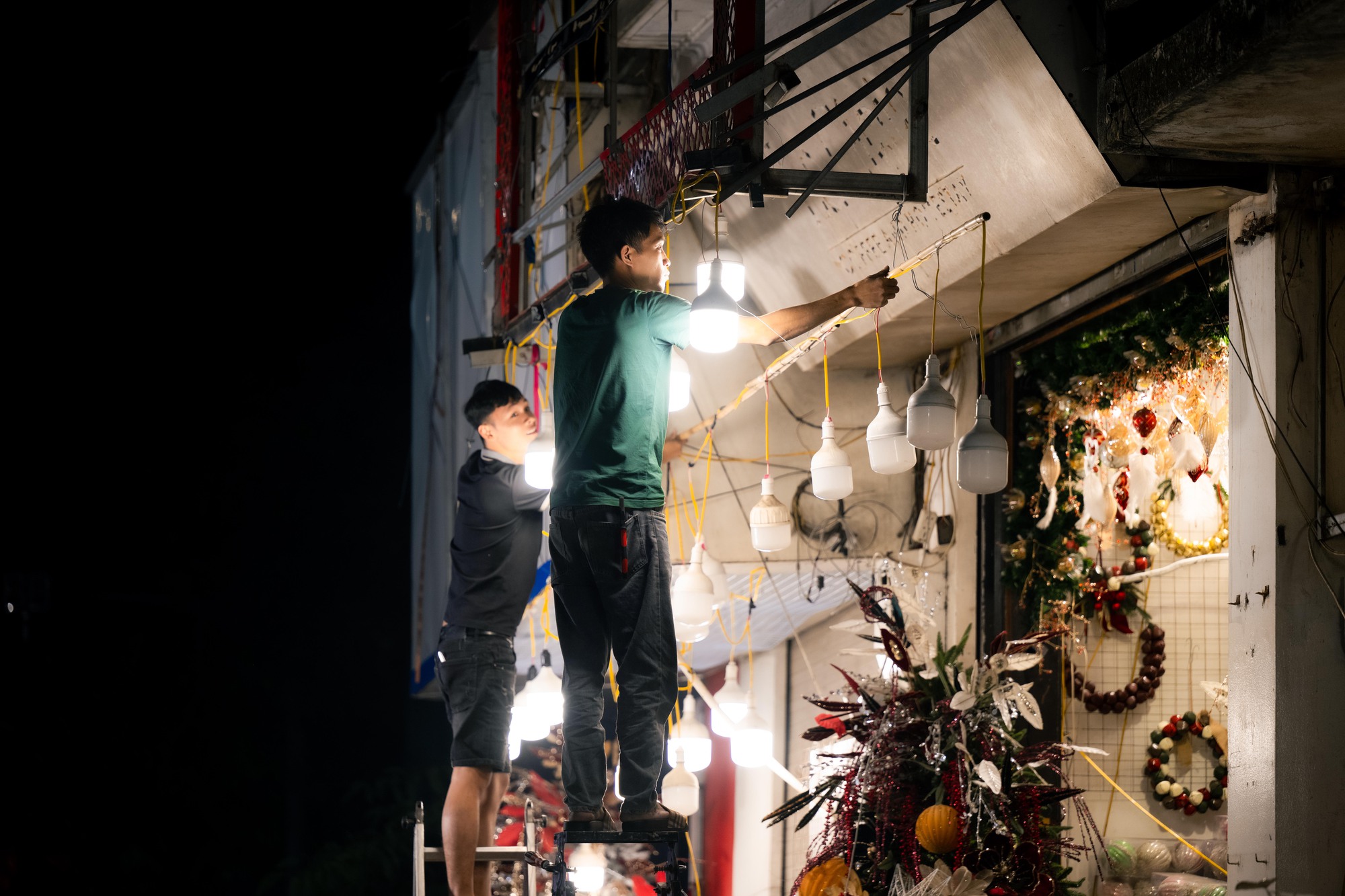 Khung cảnh phố Hàng Mã đổi khác sau khi tháo dỡ mái che , trả lại vỉa hè - Ảnh 25.