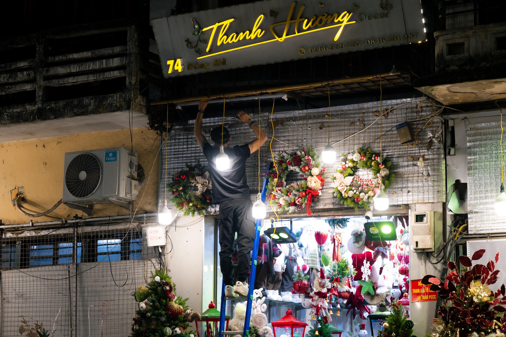 Khung cảnh phố Hàng Mã đổi khác sau khi tháo dỡ mái che , trả lại vỉa hè - Ảnh 23.